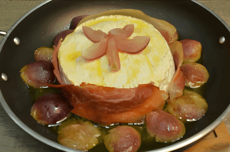 QUEIJO ASSADO COM UVAS E PRESUNTO DE PARMA | Preparo SIMPLES E SOFISTICADO